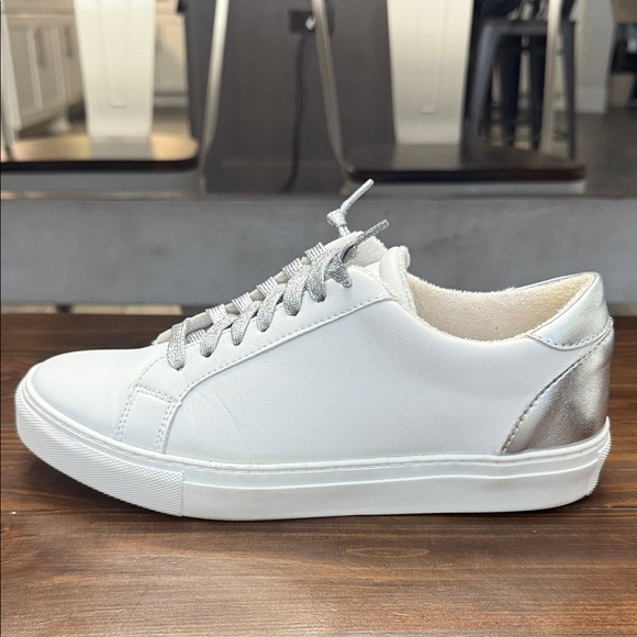 Steve Madden White and Silver Sneakers Size 9.5 Shoes - Picture 9 of 16
